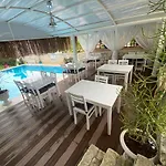 לינה וארוחת בוקר Alacati Eldoris Hotel