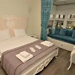 לינה וארוחת בוקר Alacati Eldoris Hotel אלאקאטי