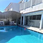 לינה וארוחת בוקר Alacati Eldoris Hotel אלאקאטי