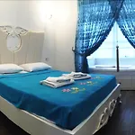 לינה וארוחת בוקר Alacati Eldoris Hotel