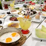 לינה וארוחת בוקר Alacati Eldoris Hotel אלאקאטי