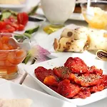 לינה וארוחת בוקר Alacati Eldoris Hotel אלאקאטי
