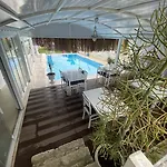 לינה וארוחת בוקר Alacati Eldoris Hotel