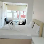 לינה וארוחת בוקר Alacati Eldoris Hotel אלאקאטי