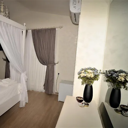 Eldoris Bed & Breakfast 2*